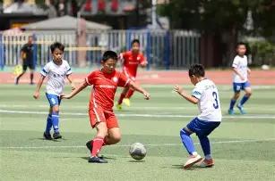 罗女友乔治,娜亮相时尚,秀场,亚博体育,亚博体育官网,亚博体育app,亚博体育下载